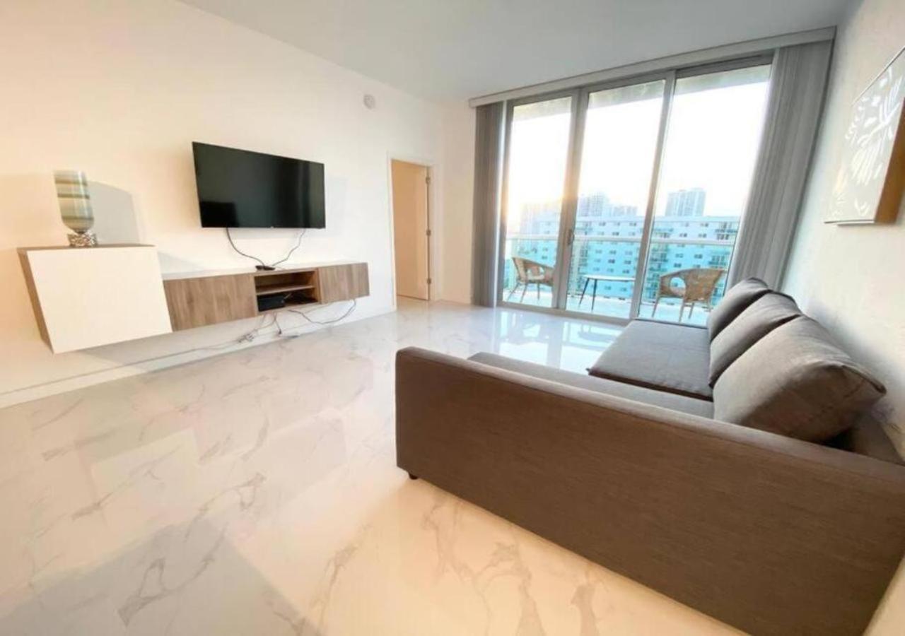 Zen Vacation Modern Penthouse Across Ocean Сasa de vacaciones *