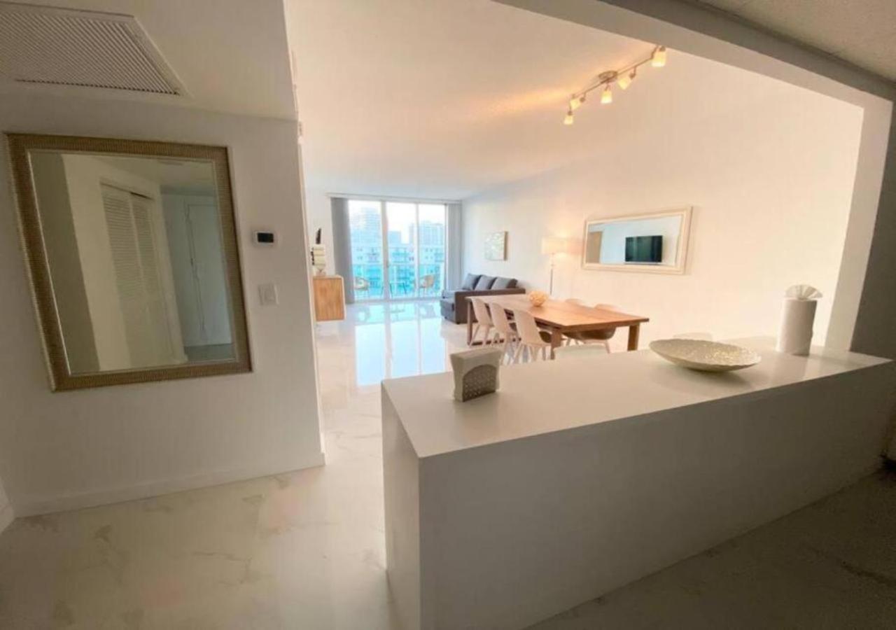 Zen Vacation Modern Penthouse Across Ocean Сasa de vacaciones *